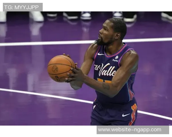 重返布鲁克林杜兰特赛前温情拥抱蔡老板夫人吴明华展现友谊与情谊